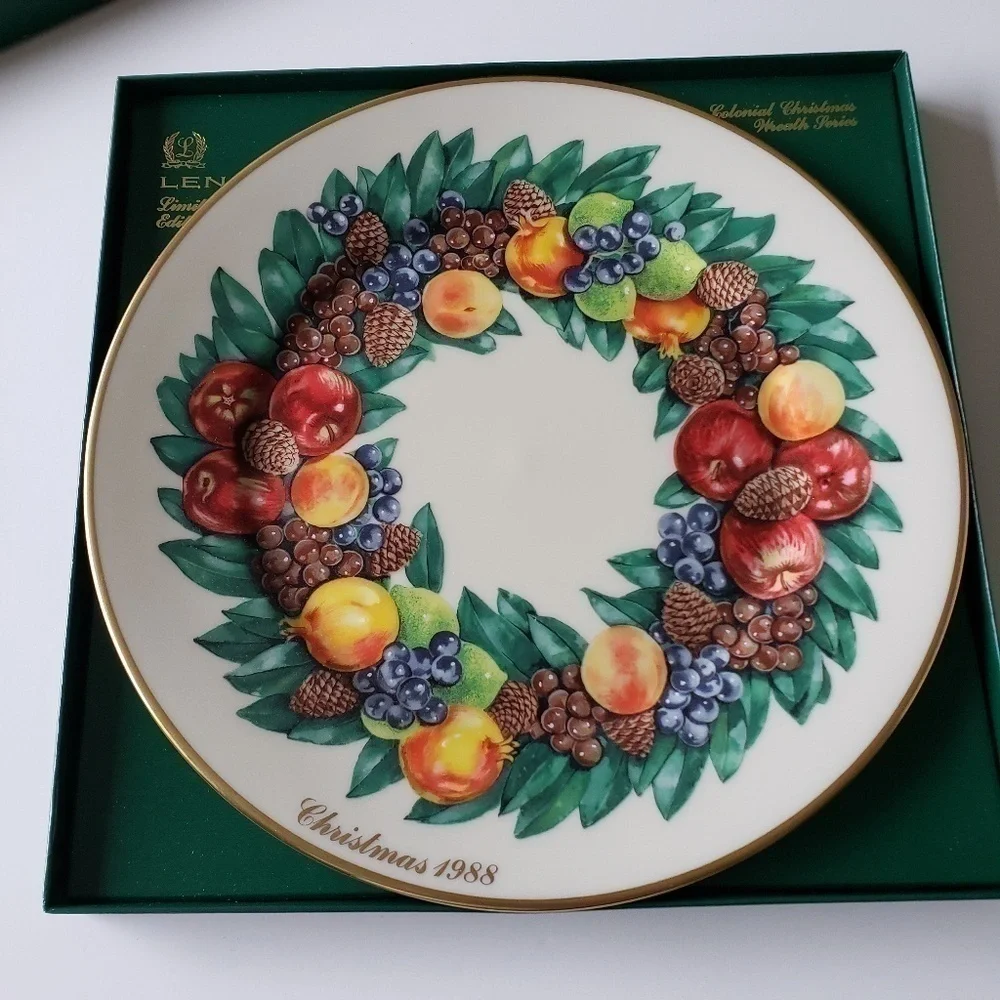 Lenox 1988 Colonial Delaware Collectors Plate - features a Christmas wreath